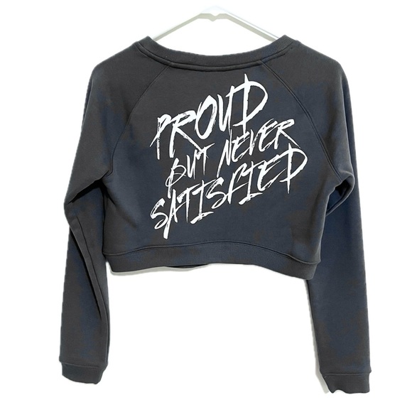 Alphalete Proud Never Satisfied Cropped Sweatshirt Gray XS Long Sleeve - Picture 3 of 7